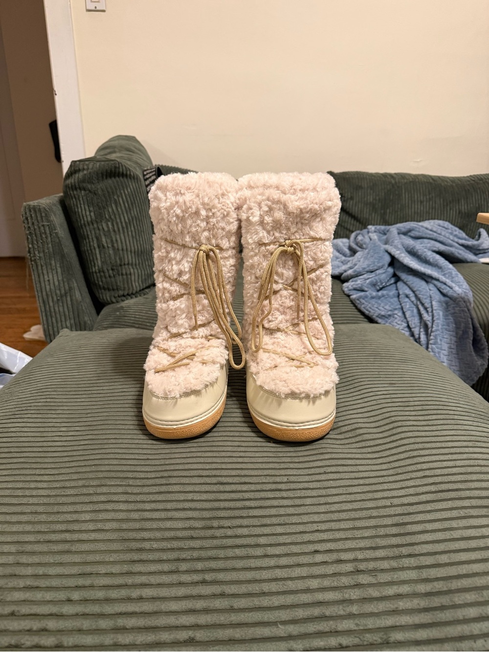 Shoe Dazzle Cream Fuzzy Winter Rain Boots